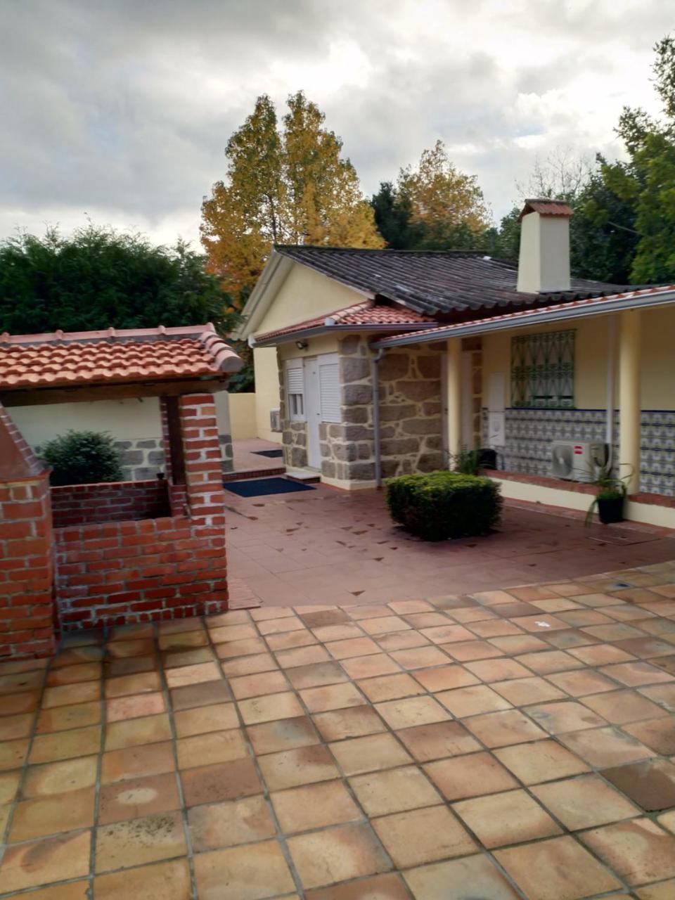 Metro Vilar Suites & Villas Vilar do Pinheiro Kültér fotó
